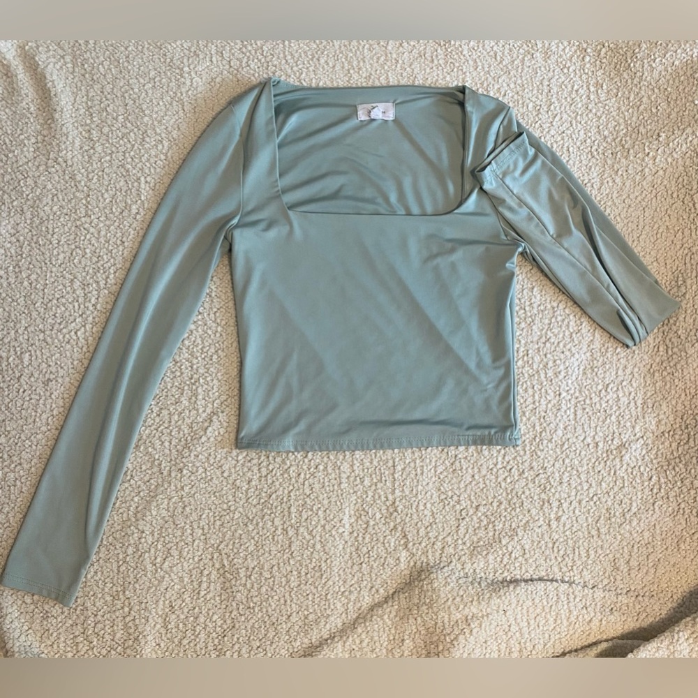 Square neck long sleeve, in a mint blue